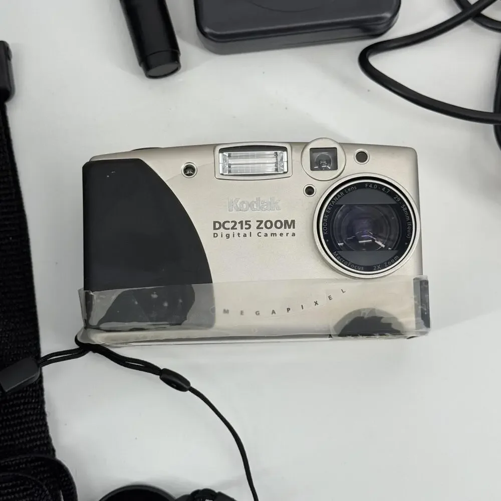 Vintage Kodak DC215 Zoom Digital Camera with Accessories and Hard Case #TM225